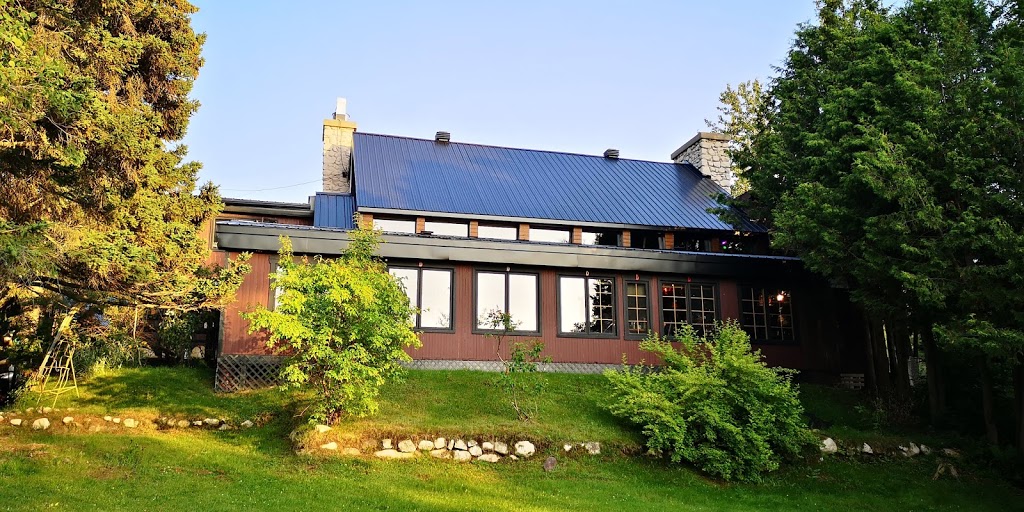 La Maison du Bootlegger | 110 Rang du Ruisseau des Frenes, La Malbaie, QC G5A 2C8, Canada | Phone: (418) 439-3711
