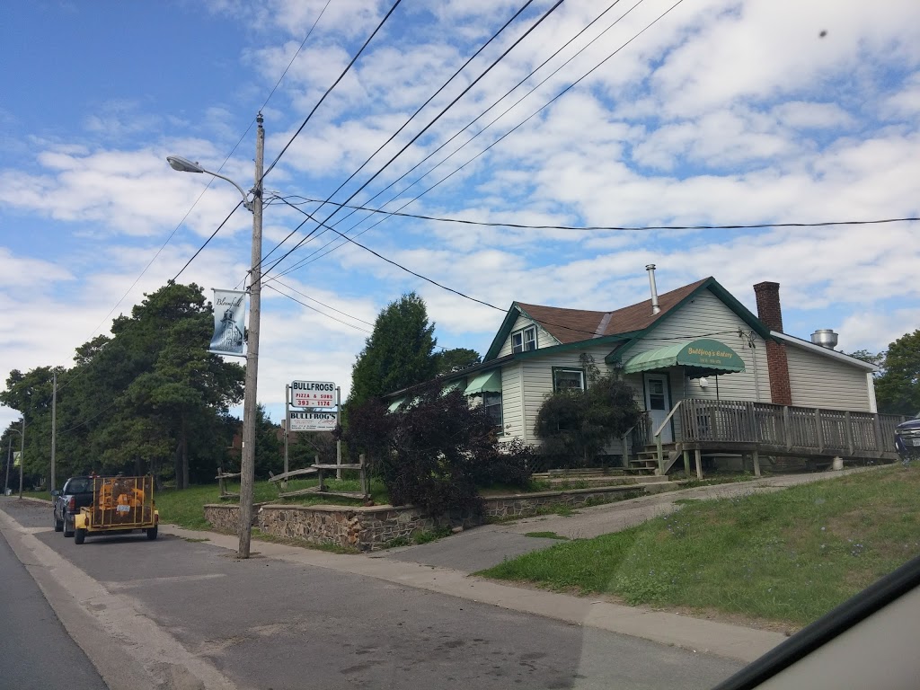 Bullfrogs Eatery | 4 Wellington St, Bloomfield, ON K0K 1G0, Canada | Phone: (613) 393-1174