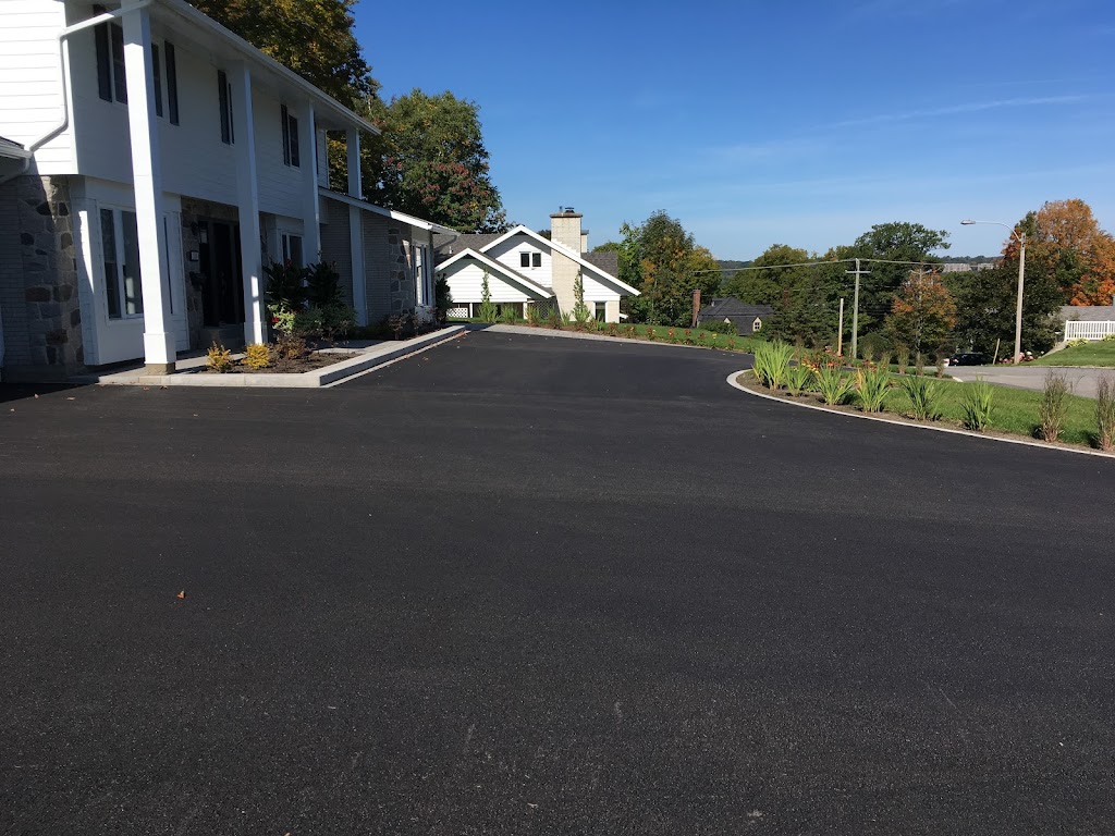 Lambert & Bergeron Asphalte | 133 Rte du Cap, Saint-Apollinaire, QC G0S 2E0, Canada | Phone: (418) 881-4110