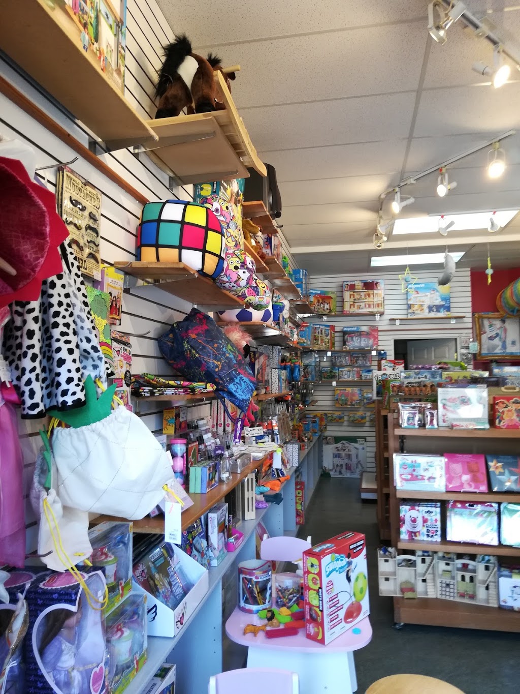 Phoenix Books | 992 Dorman Rd, Bowen Island, BC V0N 1G0, Canada | Phone: (604) 947-2793
