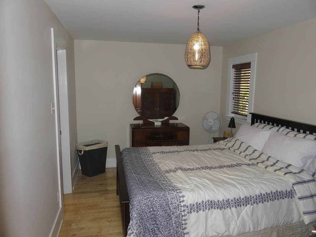Elm Tree Cottage | 30 Glasgow St, Shelburne, NS B0T 1W0, Canada | Phone: (902) 875-2729