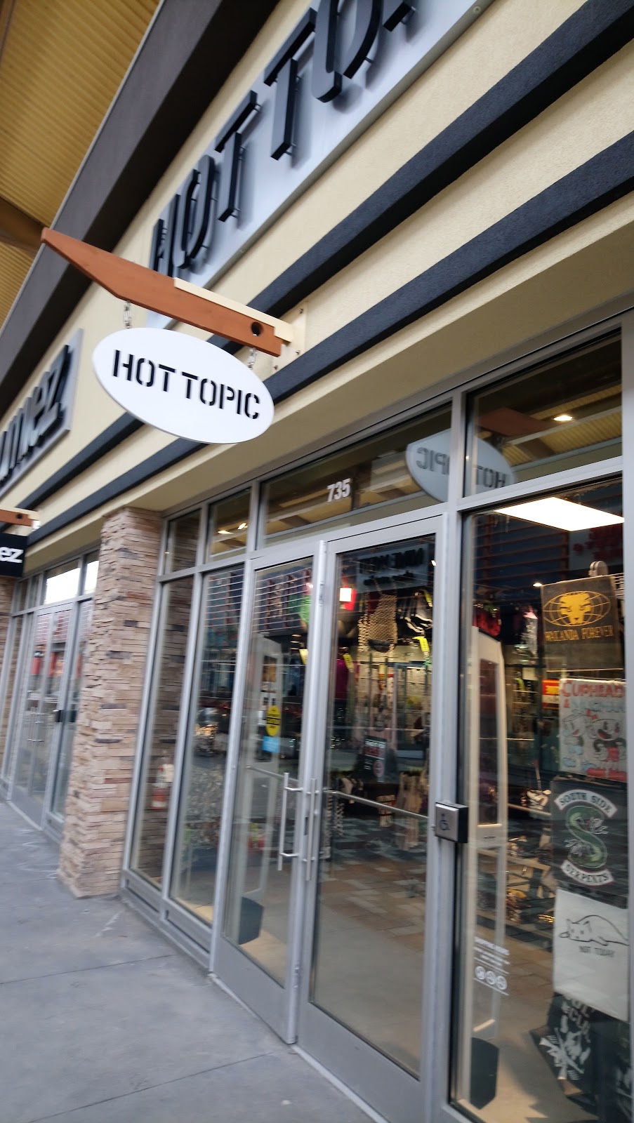 Hot Topic | 8555 Campeau Dr #735, Kanata, ON K2T 1B7, Canada | Phone: (613) 435-6971