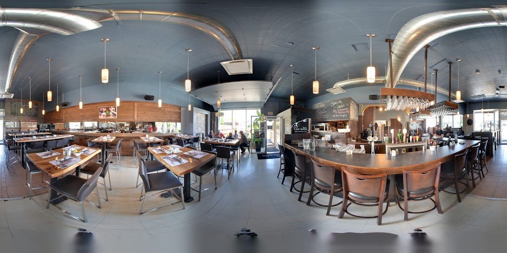 Summum Bistro & Café - La Baie Venue | 810 Rue Mars, La Baie, QC G7B 3N7, Canada | Phone: (418) 544-0000