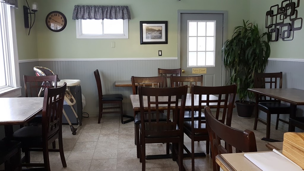 The French Fryer Variety | 172 Balsam St, Thunder Bay, ON P7A 5N3, Canada | Phone: (807) 345-2380