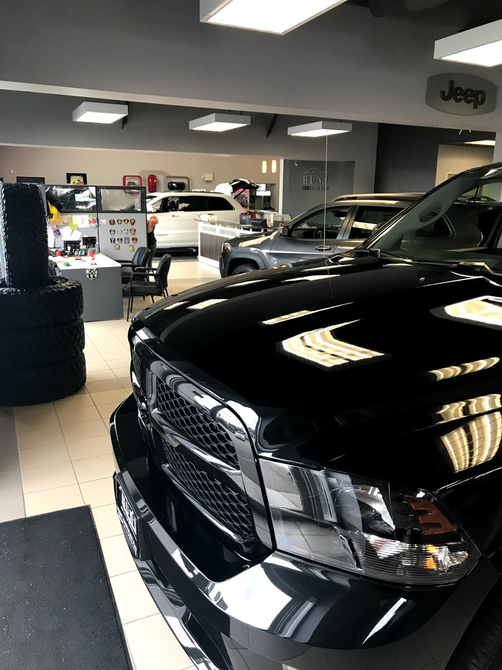 Hunt Chrysler Fiat | 500 Bronte St S, Milton, ON L9T 9H5, Canada | Phone: (888) 729-5672