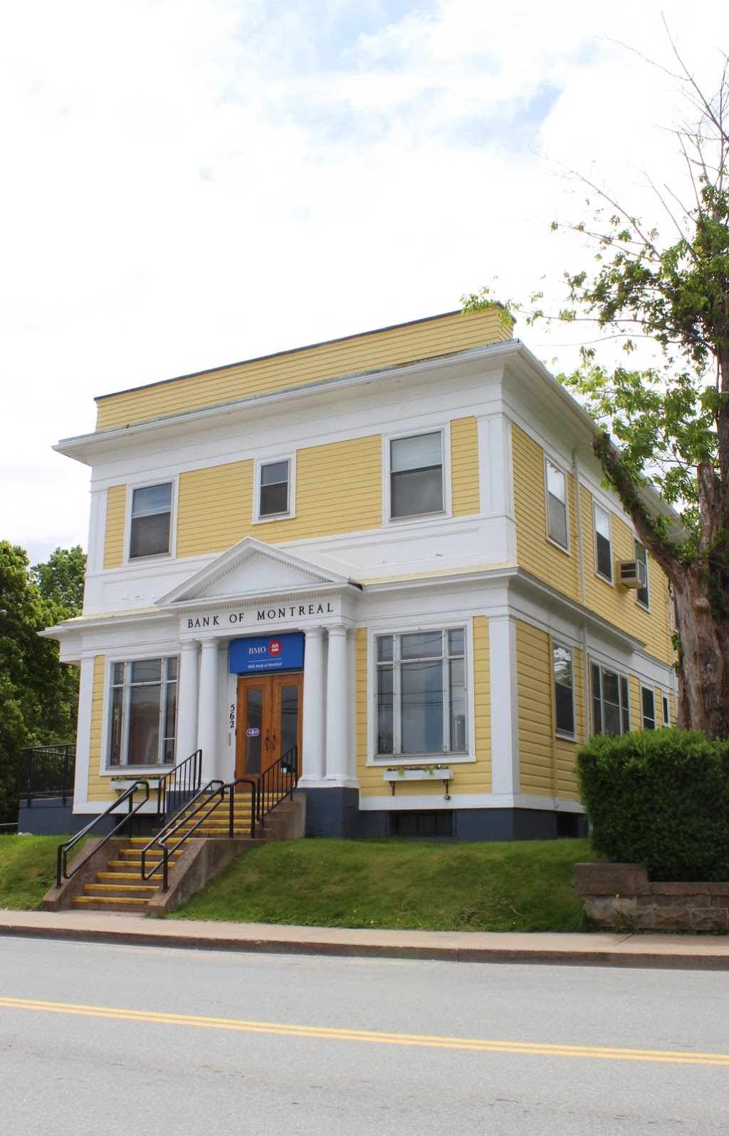 BMO Bank of Montreal | 562 Main St, Mahone Bay, NS B0J 2E0, Canada | Phone: (902) 624-6503