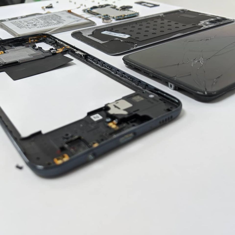 PhoneClick Repair | 1 Bernick Dr, Barrie, ON L4M 5K1, Canada | Phone: (705) 905-2349