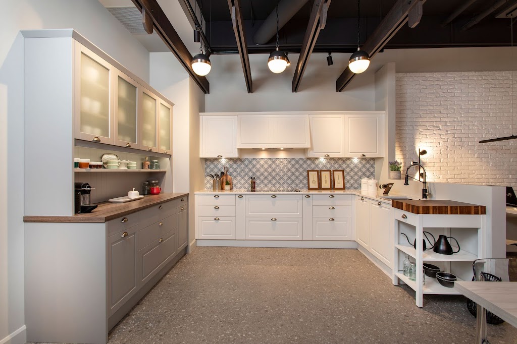 CliC ARMOIRES - CENTRO | Cuisines & Garde-robes | 3894 Boulevard Saint-Elzéar O, Laval, QC H7P 4J5, Canada | Phone: (450) 682-2224