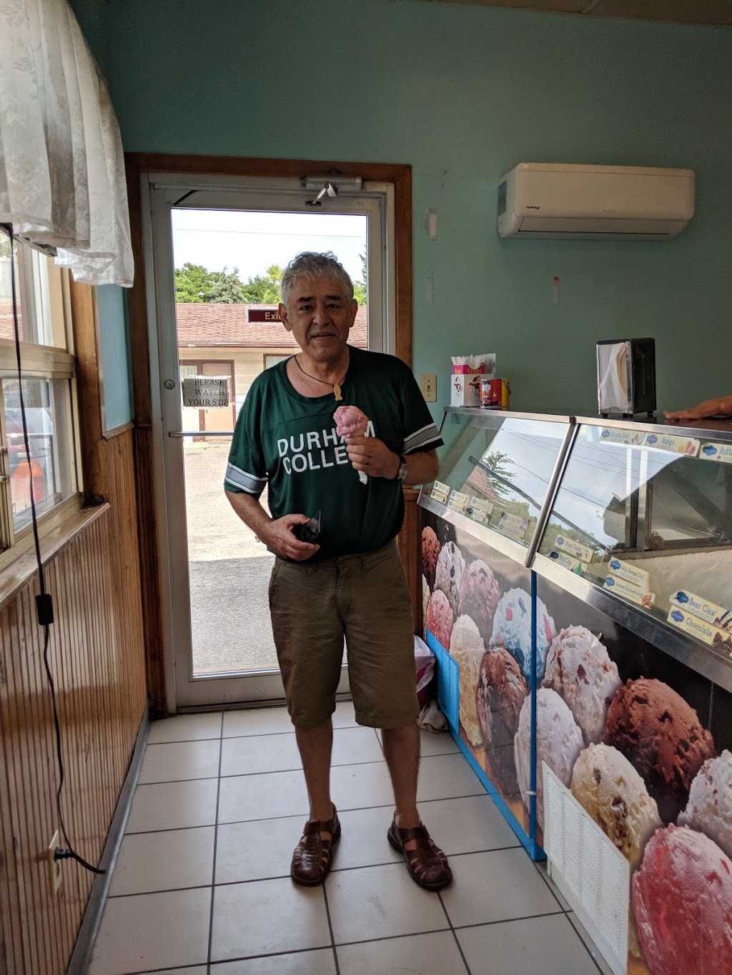 Scoops | 1607 King St E, Oshawa, ON L1H 8N9, Canada | Phone: (905) 436-2080