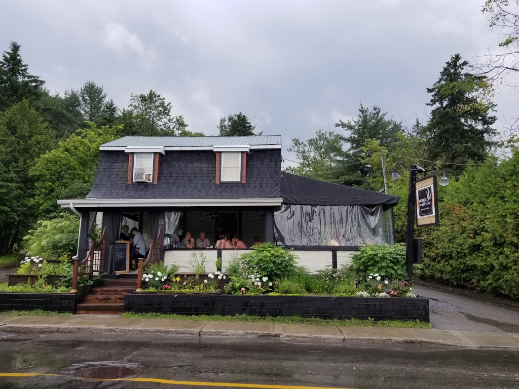 Bistro Orange & pamplemousse | 120 Rue Principale, Saint-Sauveur, QC J0R 1R6, Canada | Phone: (450) 227-4330