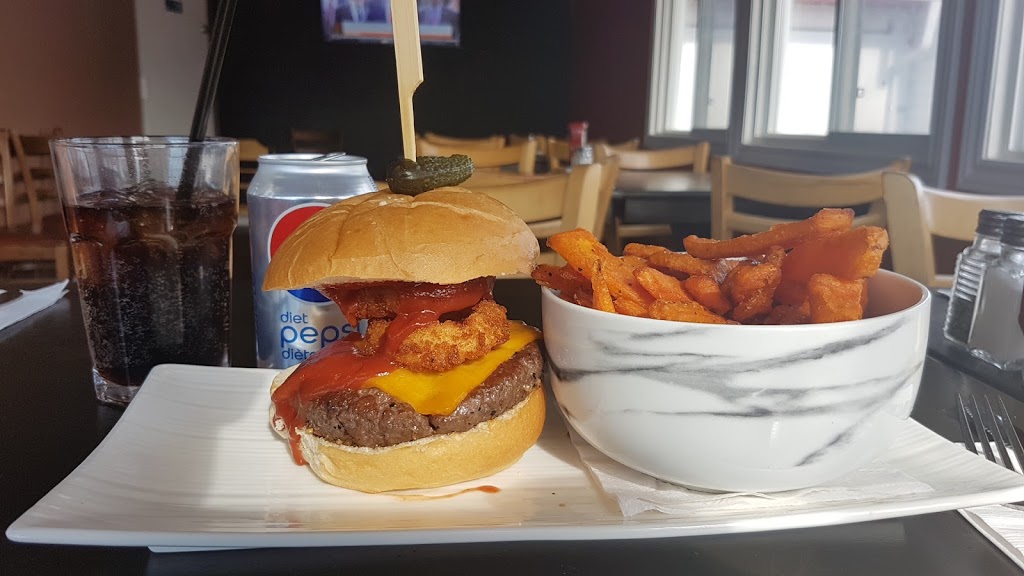 Prime Burger & Pizzeria | 1039 Limoges Rd, Limoges, ON K0A 2M0, Canada | Phone: (613) 370-2266