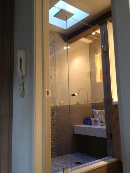 FRAMELESS SHOWER DOORS AND ENCLOSURES | 2555 Cobbinshaw Cir, Mississauga, ON L5N 2G2, Canada | Phone: (416) 579-3377