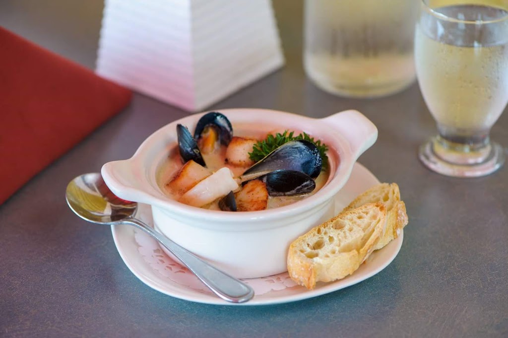 Auberge Gabrièle (Hôtel & Restaurant) | 296 Main St, Shediac, NB E4P 2E3, Canada | Phone: (506) 532-8007
