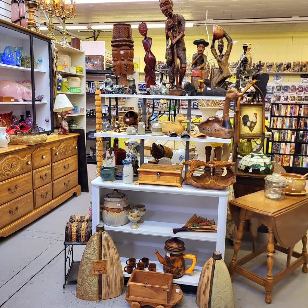 Salisbury Indoor Flea Market | 3138 Main St, Salisbury, NB E4J 2L6, Canada | Phone: (506) 899-0408