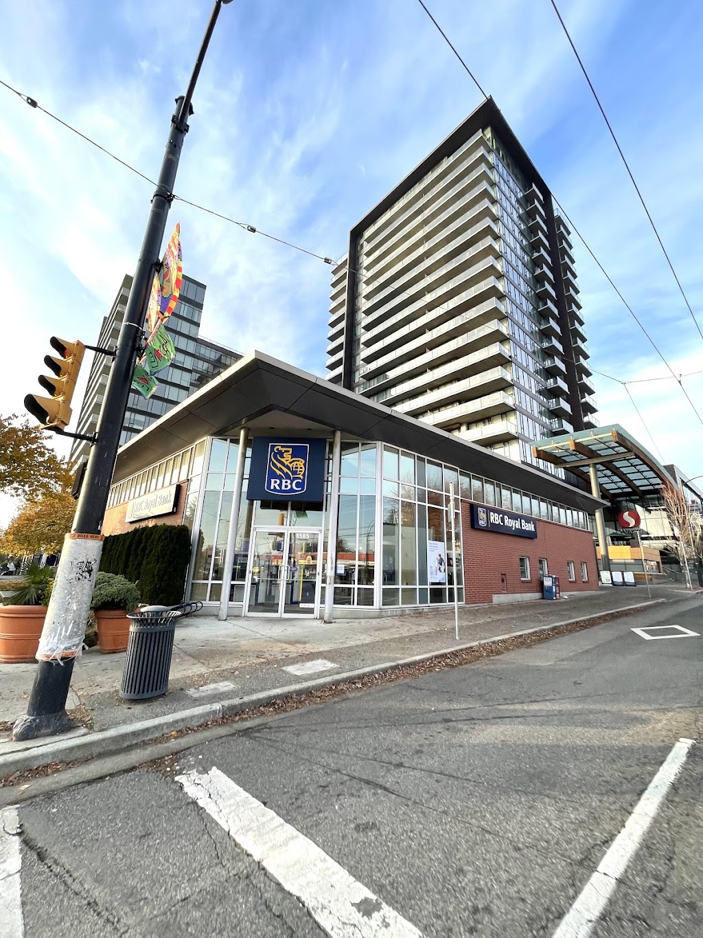 RBC Royal Bank | 8585 Granville St, Vancouver, BC V6P 4Z9, Canada | Phone: (604) 665-0500
