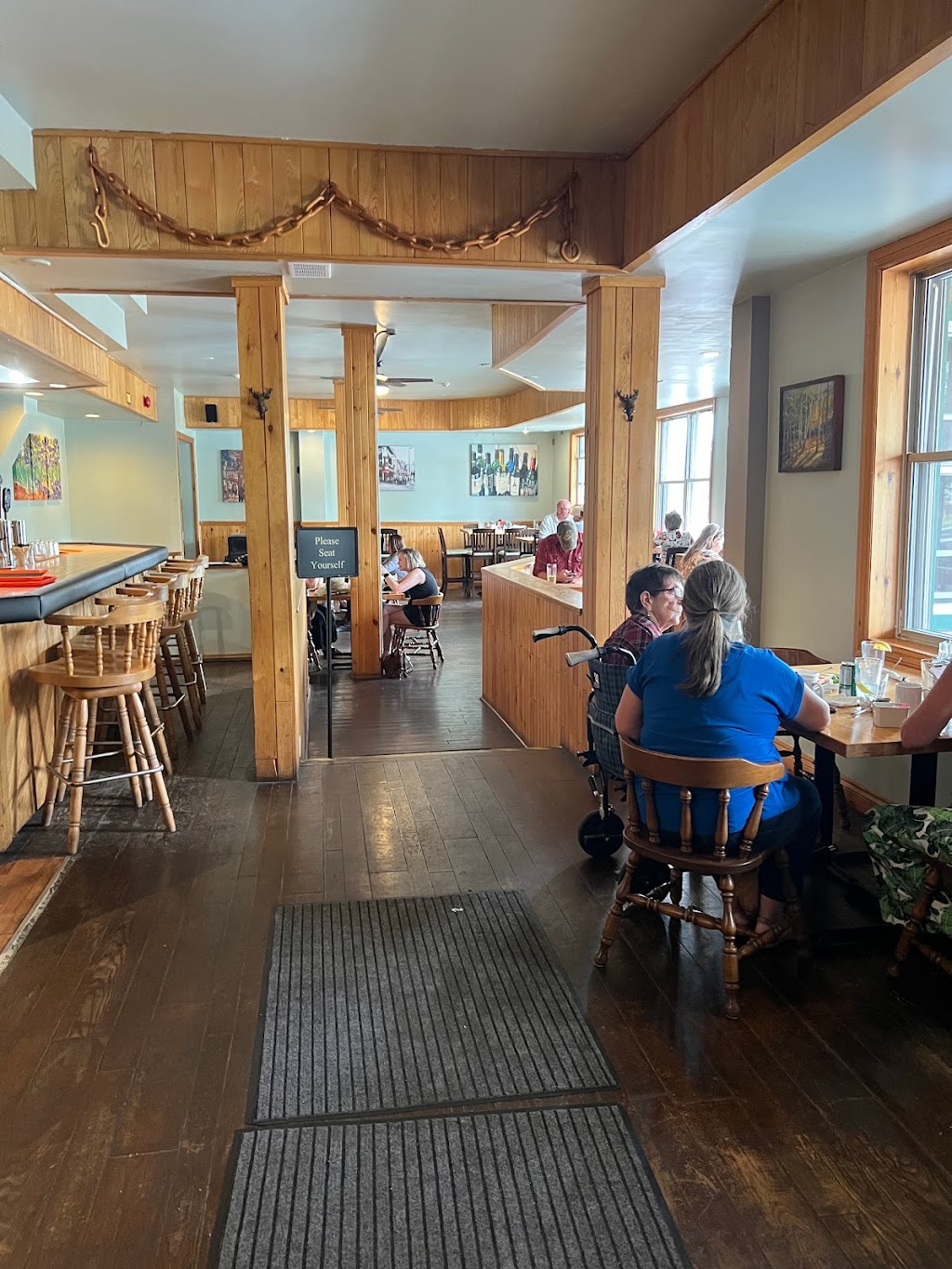 Balmoral Bistro & Brewpub | 16 Opeongo Square, Barrys Bay, ON K0J 1B0, Canada | Phone: (613) 756-5162