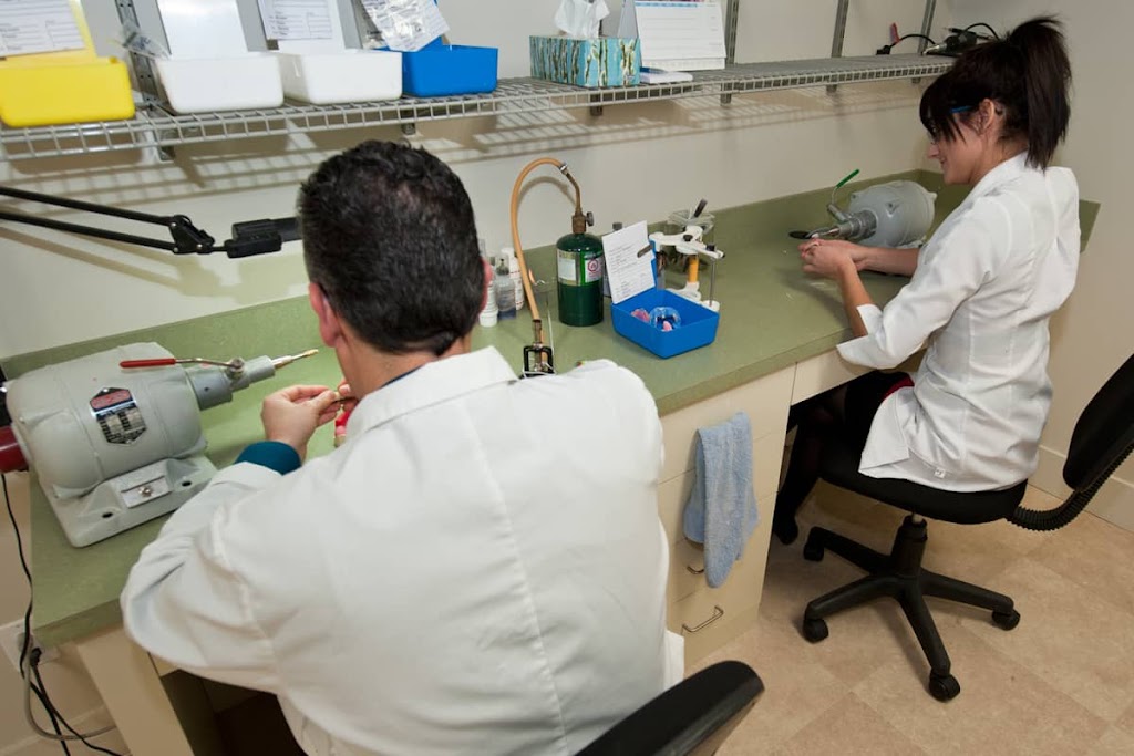 Ivoire La Prairie Denturologistes | 907 Bd Taschereau, La Prairie, QC J5R 1W5, Canada | Phone: (450) 444-5051