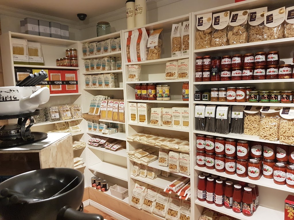 Le St-Amour Épicerie Urbaine | 764 Rue de St Jovite, Mont-Tremblant, QC J8E 3E9, Canada | Phone: (819) 717-3183