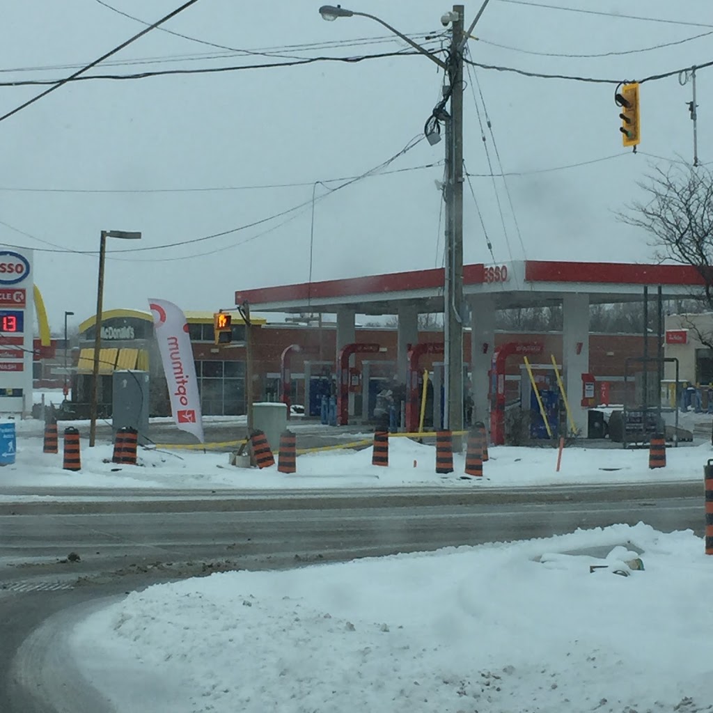 Esso | 17145 Yonge St, Newmarket, ON L3Y 5L8, Canada | Phone: (289) 841-7533