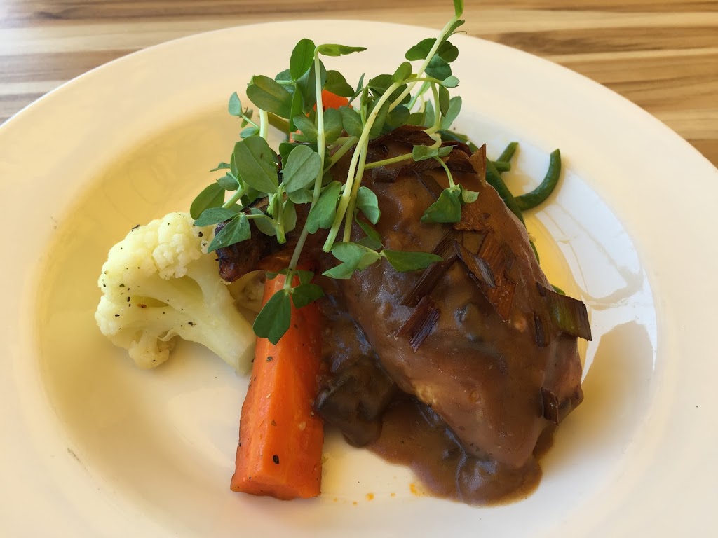 Queen Victoria Place Restaurant | 6345 Niagara Pkwy, Niagara Falls, ON L2E 6T2, Canada | Phone: (905) 356-2217