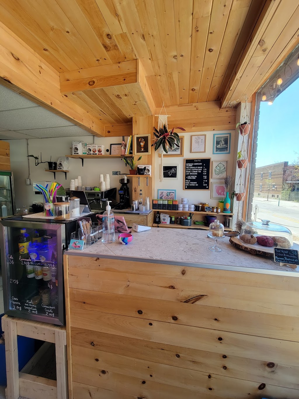 Plaisance Café & Traiteur anciennement Les 3 Jerks | 2636 Rue de Bellechasse, Montréal, QC H1Y 1J3, Canada | Phone: (438) 380-4949