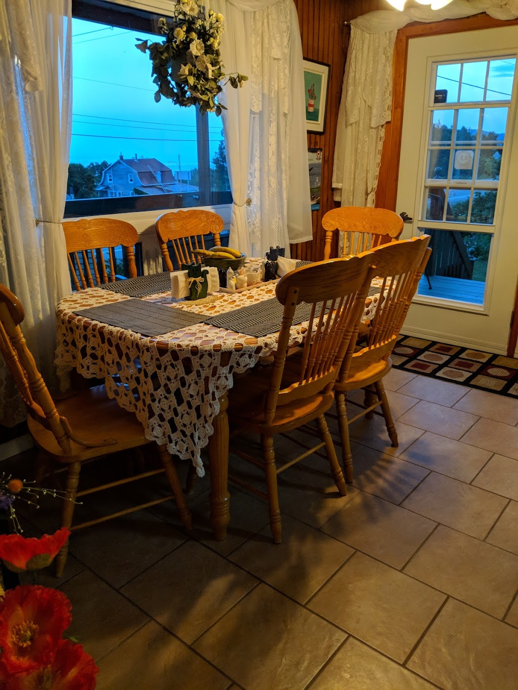 Gîte le Voilier Bed and Breakfast | 880 Rue St Laurent, Saint-Siméon, QC G0T 1X0, Canada | Phone: (418) 638-2808
