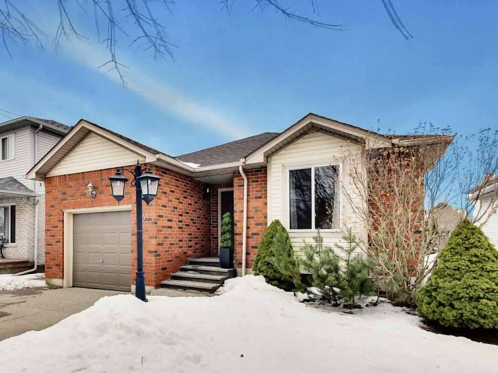 Kat Lubienski Real Estate Group | 2968 Dundas St W Ste 3003, Toronto, ON M6P 1Y8, Canada | Phone: (416) 236-1392