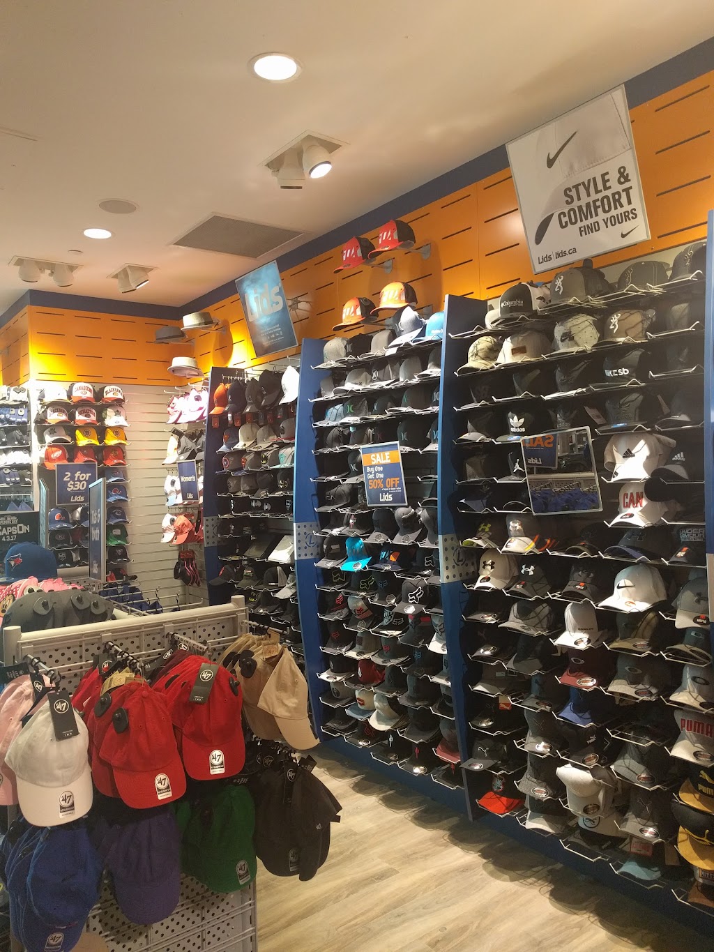 Lids | The Promenade, 1 Promenade Cir, Thornhill, ON L4J 4P8, Canada | Phone: (905) 886-7118