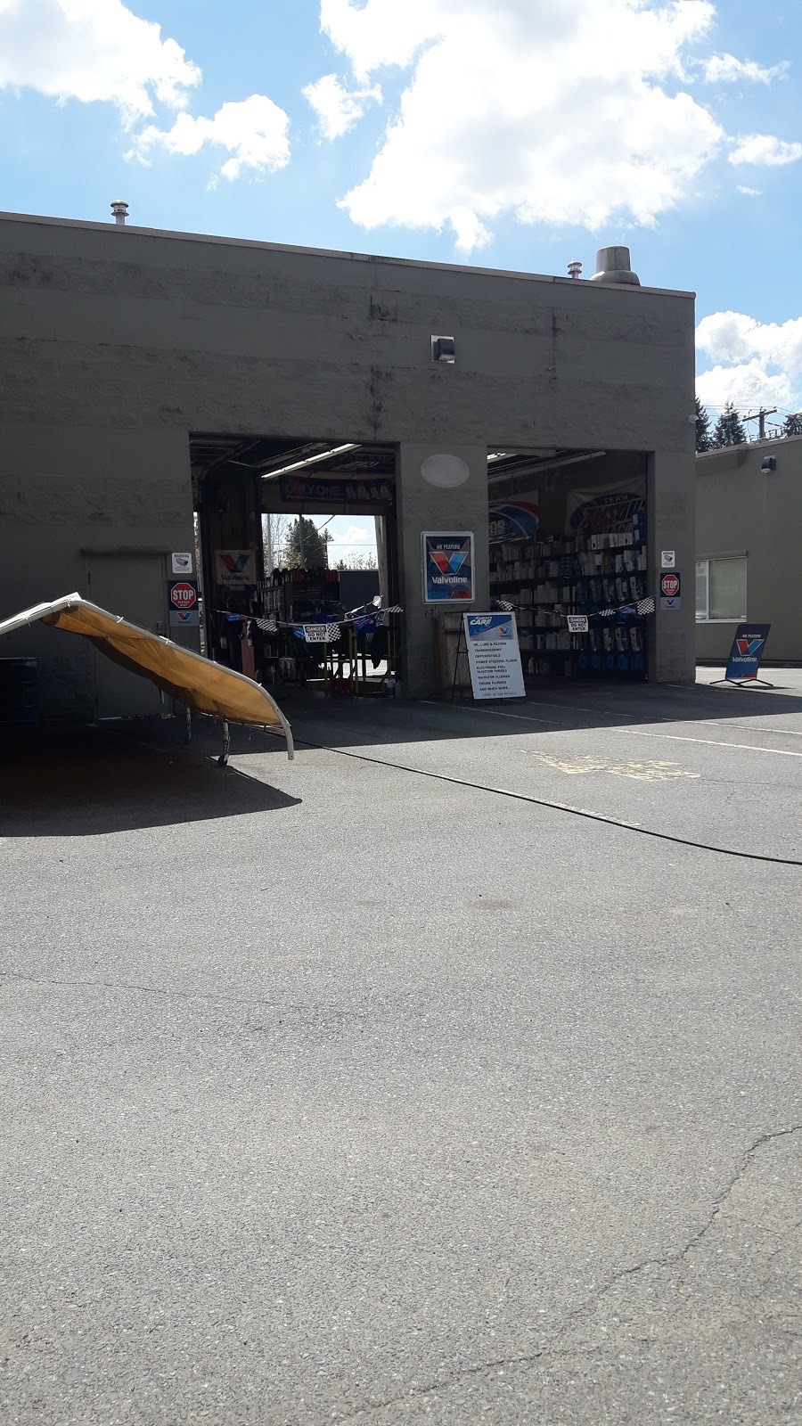 Valvoline Express Care | 21621 Lougheed Hwy, Maple Ridge, BC V2X 2S2, Canada | Phone: (604) 466-1488