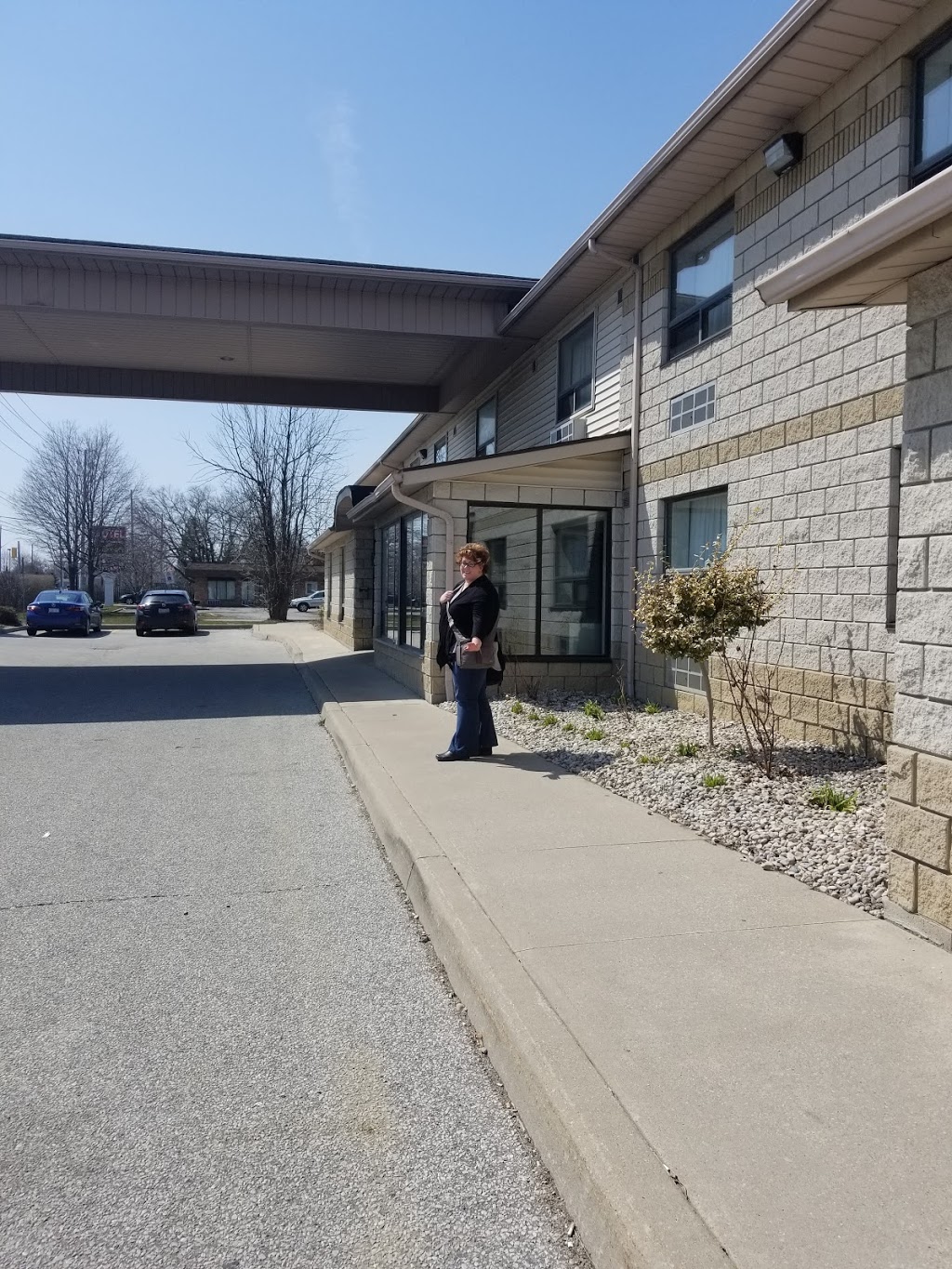 Lexington Inn & Suites Windsor | 2130 Division Rd, Windsor, ON N8W 2A1, Canada | Phone: (519) 250-4657