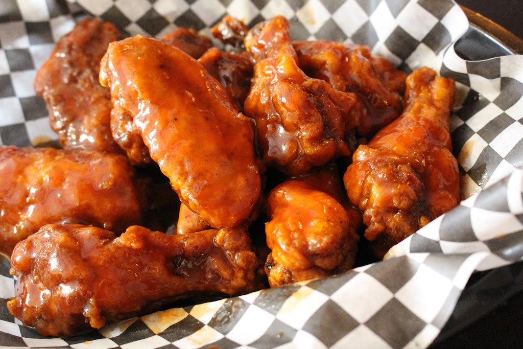 Frosty Pint Pub | 110 Ferguson Rd, Gravenhurst, ON P1P 1P7, Canada | Phone: (705) 687-4333