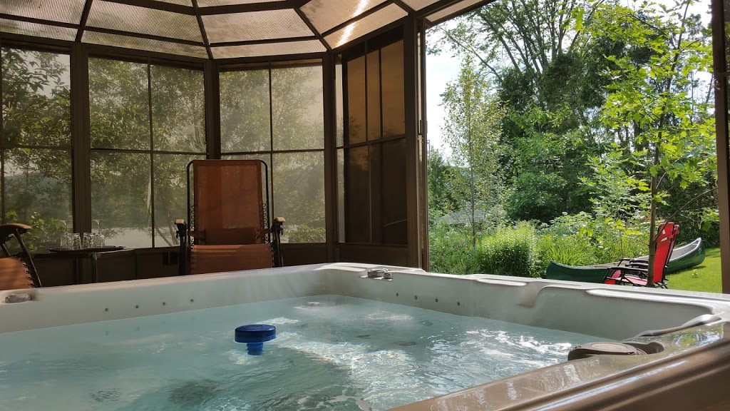Auberge aux Nuits de Rêve | 14 Rue Larocque O, Sainte-Agathe-des-Monts, QC J8C 1A2, Canada | Phone: (888) 326-5042
