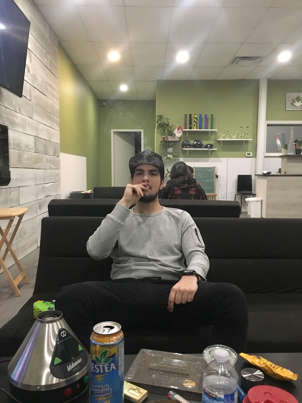 natural budz | 713 Krosno Blvd, Pickering, ON L1W 1G4, Canada | Phone: (905) 626-9309