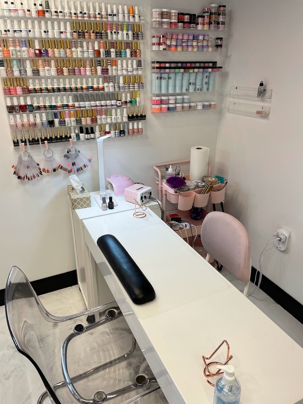 Knails | 3225 Bd Pitfield, Saint-Laurent, QC H4S 1H3, Canada | Phone: (438) 499-7583