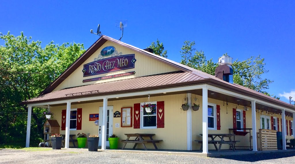 Resto Chez Méo | 884 Rue des Pionniers, Saint-Séverin, QC G0N 1V0, Canada | Phone: (418) 426-1107