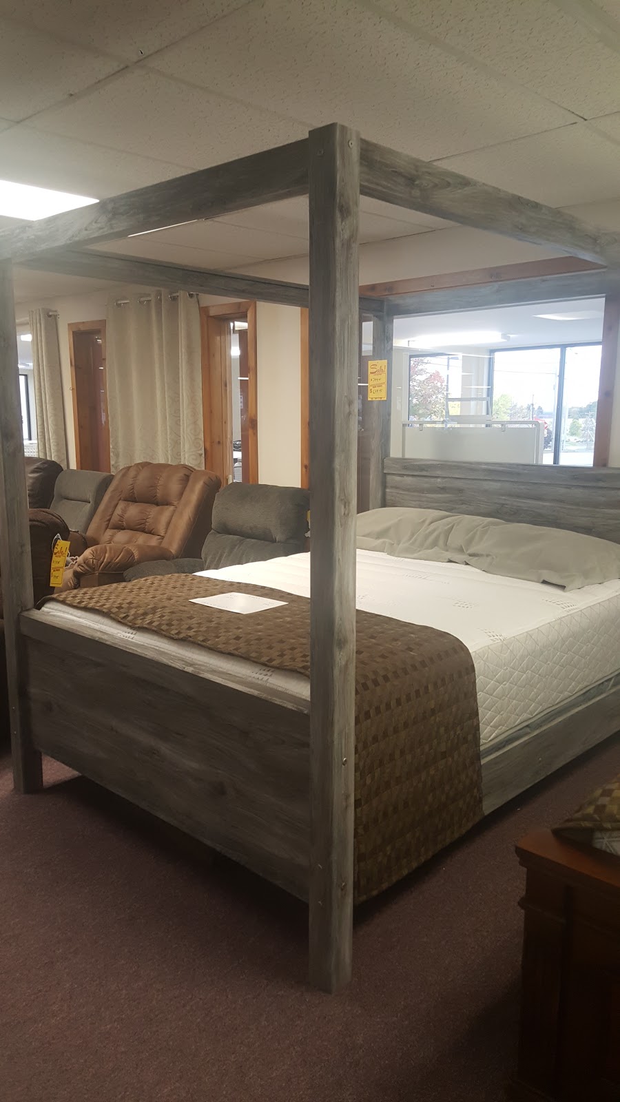 Modern Furniture & Mattress 1st | 4584 US-5, Derby, VT 05829, USA | Phone: (802) 334-5616