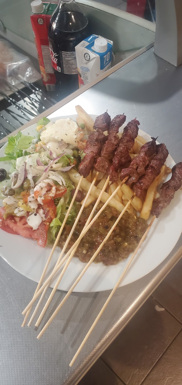 Restaurant lAquarium | 4745 Rue Jean-Talon E, Saint-Léonard, QC H1S 1K2, Canada | Phone: (438) 380-2910
