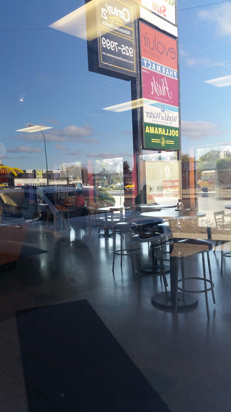 Quiznos | 1411 Henderson Hwy Unit 1411A, Winnipeg, MB R2G 1N3, Canada | Phone: (204) 338-5700