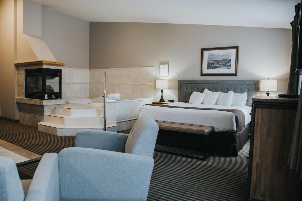 Canmore Rocky Mountain Inn | 1719 Bow Valley Trail, Canmore, AB T1W 1L7, Canada | Phone: (403) 678-5221