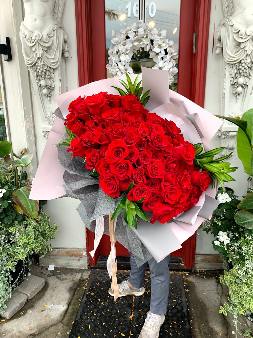 Floris Flower Co. | 1670 Avenue Rd, North York, ON M5M 3Y1, Canada | Phone: (416) 222-8080