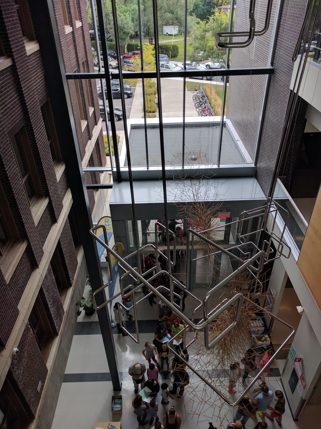 Collège Saint-Louis | 275 36e Av, Lachine, QC H8T 3G3, Canada | Phone: (514) 855-4198