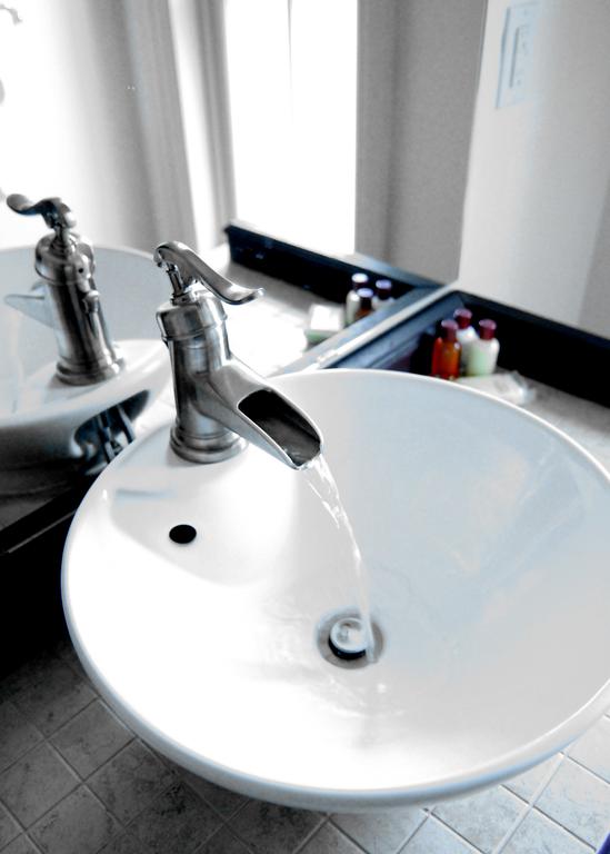 St Andrew Suites | 180 St Andrew St E, Fergus, ON N1M 1P8, Canada | Phone: (888) 958-2839