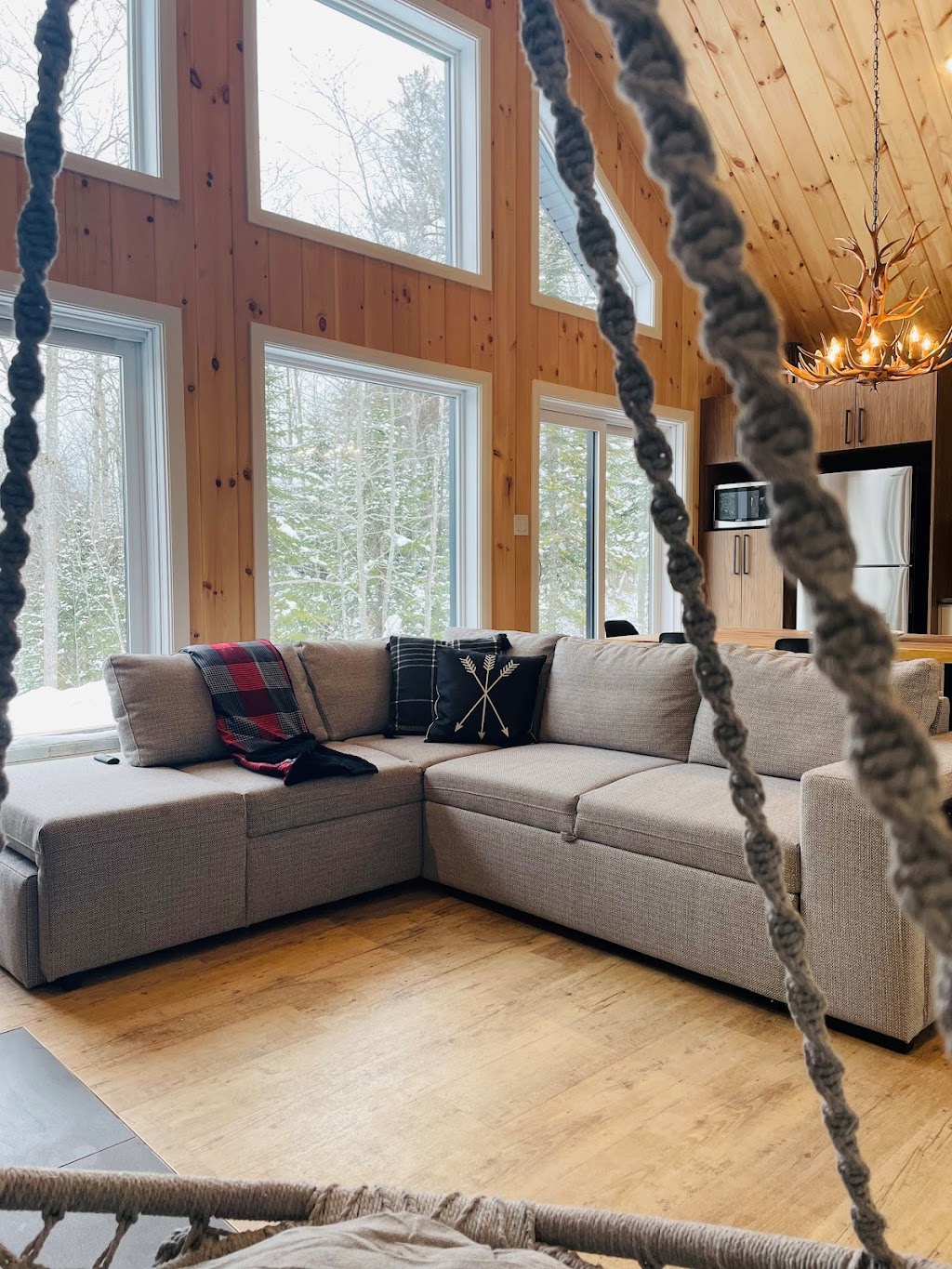 Chalet lIntime des Hauteurs | 61 rue du Prestige, Saint-Côme, QC J0K 2B0, Canada | Phone: (514) 883-6301