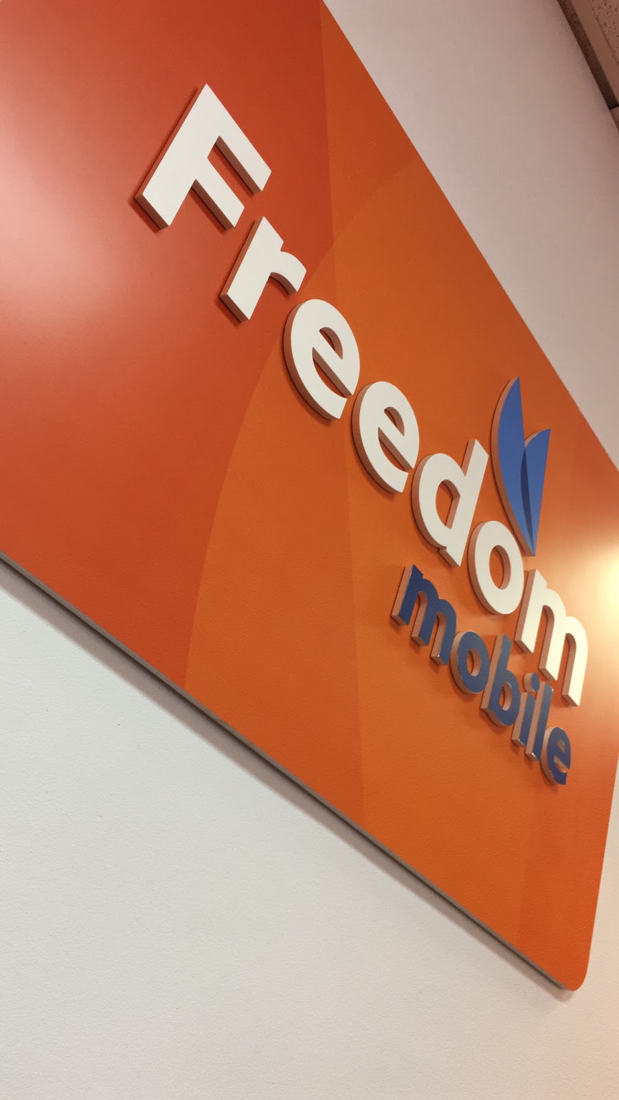 Freedom Mobile | Lakeshore & Islington, 2896 Lake Shore Blvd W, Etobicoke, ON M8V 1J2, Canada | Phone: (647) 917-8110
