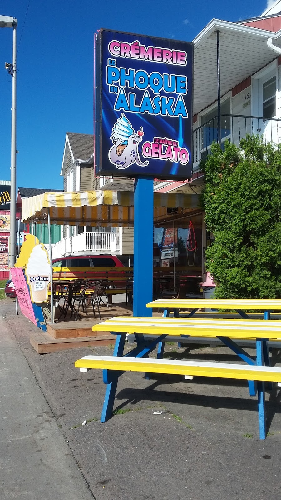 Le Phoque en Alaska Le maître du Gelato | 2011 Rue Ste Famille, Jonquière, QC G7X 4X5, Canada | Phone: (418) 695-5248