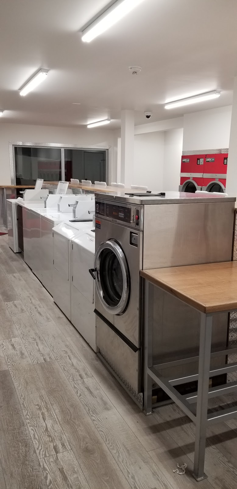 Spin Out Laundromat | 729 Hounsfield St, Woodstock, ON N4S 1P3, Canada | Phone: (226) 232-4665