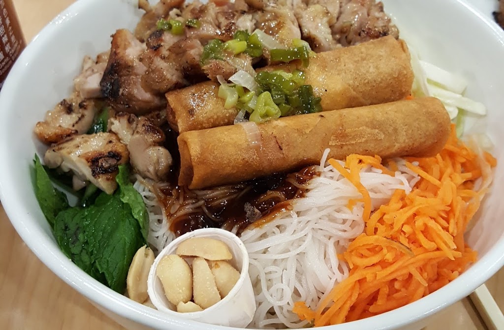 Pho Xic Lo | 1750 Wyandotte St W, Windsor, ON N9B 1J1, Canada | Phone: (519) 971-8288