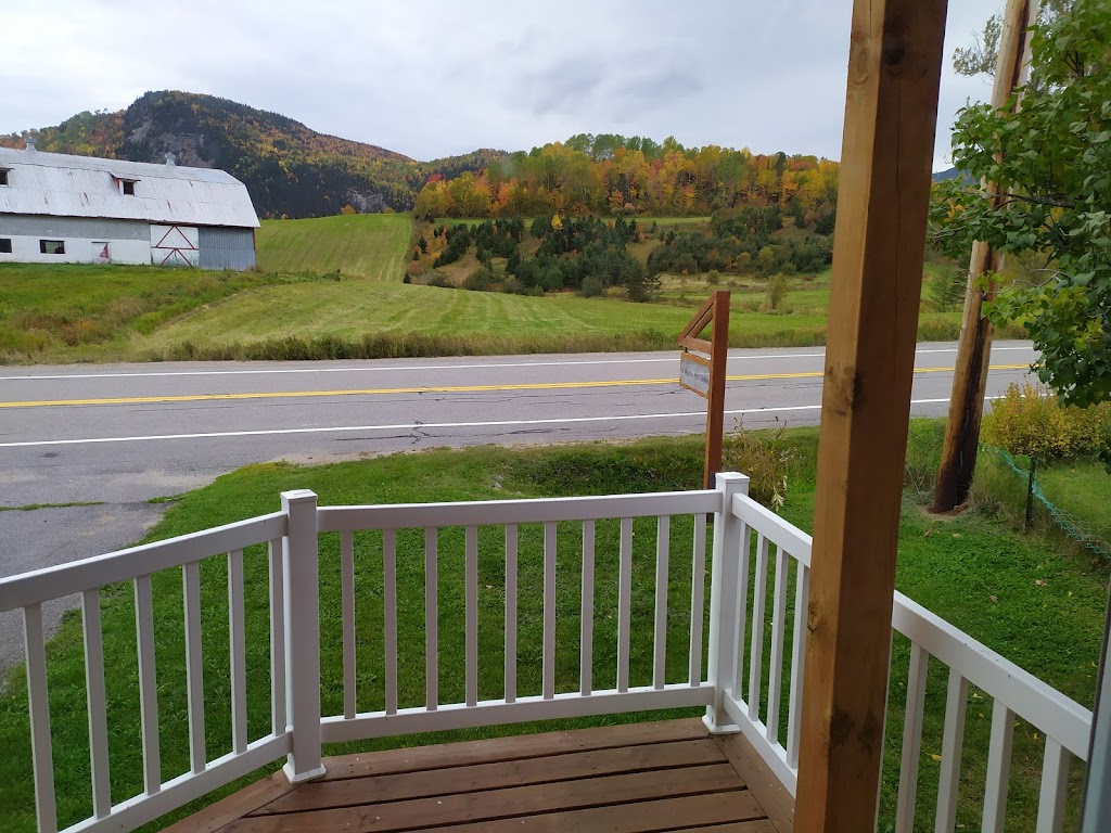 Maison de la chute | 181 QC-170, Petit-Saguenay, QC G0V 1N0, Canada | Phone: (418) 608-8077