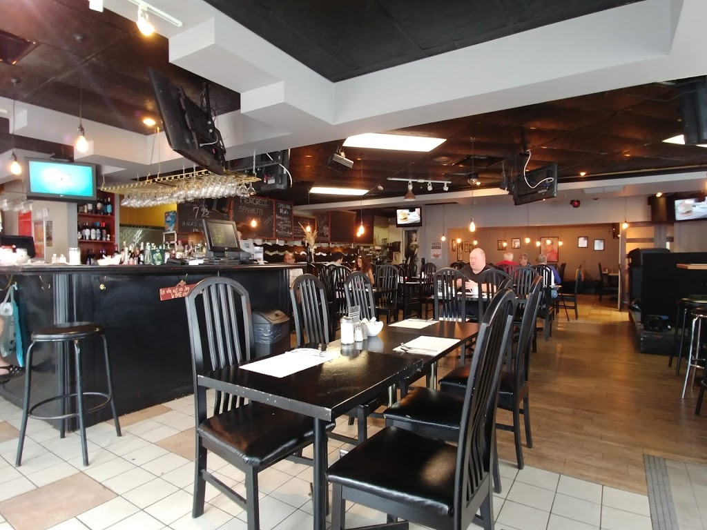 Restaurants Chez Pierrot Deli | 3495 Bd Taschereau, Saint-Hubert, QC J4T 2G2, Canada