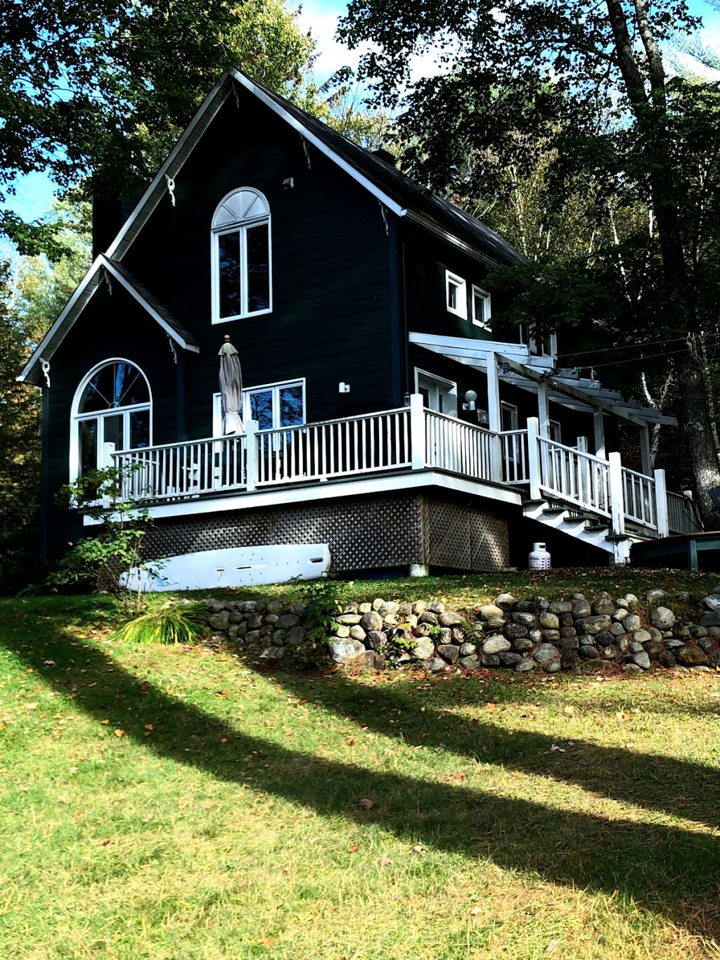 Chalet à louer en Outaouais sur le bord de leau | 64 Chemin de la Baie, Saint-Émile-de-Suffolk, QC J0T 1K0, Canada | Phone: (819) 576-5485
